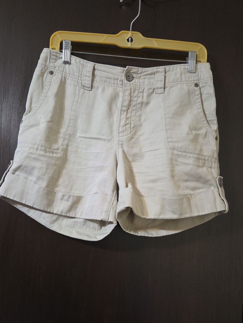 Sonoma ladies Shorts cream size 6